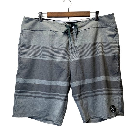 Volcom‎ Trunks Mens Size 38 Gray Stripes Unlined Static Division Boardshorts - Picture 1 of 10